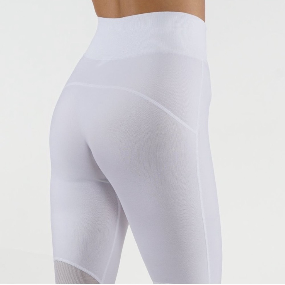Yoga leggings mesh cutouts
